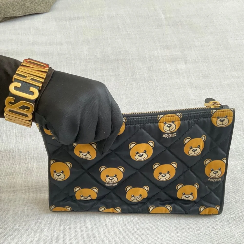 •Moschino “Ready 2 Bear”Teddy Bear Quilted Wristlet Clutch Cosmetic Bag